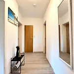 Comfy Apartment Mit Garten In Koeln